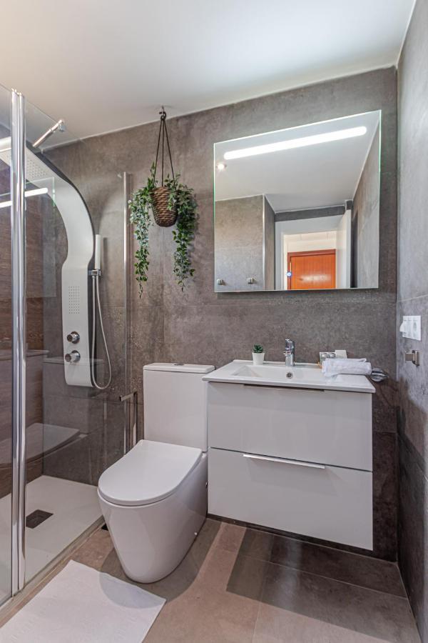 Beachfront With Spectacular Views And Swimming Pool Benalmadena Exterior photo